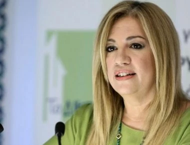 Γεννηματά: «Χέρι - χέρι στον γκρεμό Τσίπρας - Καμμένος - Το πουλόβερ ξηλώνεται»